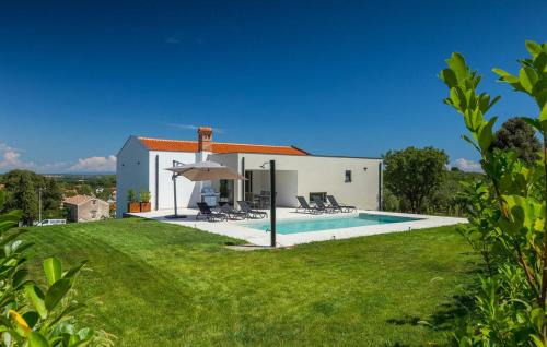 Villa Lia for 6 people near Pula with children playground and private pool