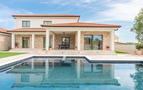 Villa LORNA S BAZENOM