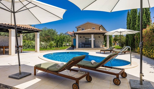 Villa Luka in Fažana with pool & playground only 600 meter from the beach