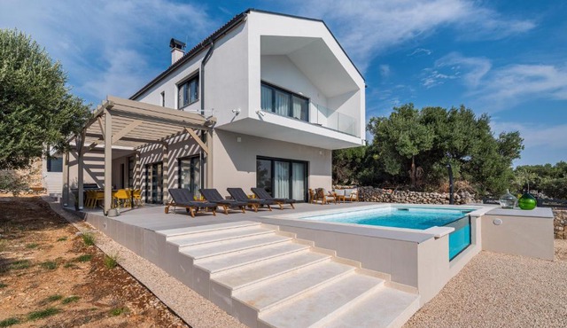 Villa Lun, Luxury 5-stars Family Retreat