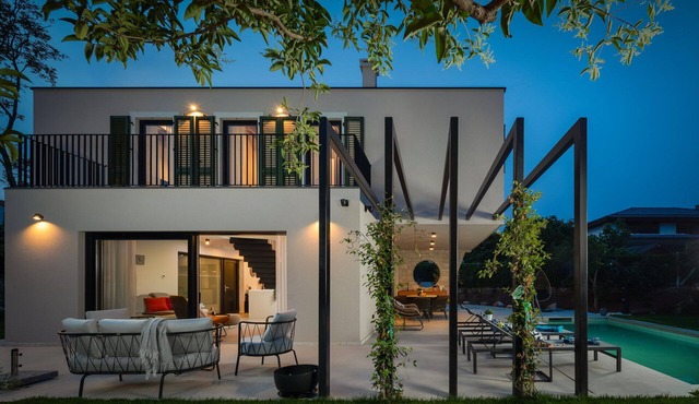 Villa Lylah with Pool