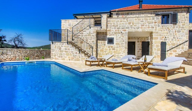 Villa Mare Private Stone Villa with Heated Pool and Garden in Vinišće