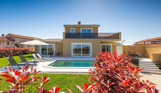 Villa Marilena for 4 people, panoramic view, near the Parenzana cycle path.