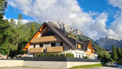 Villa Mojca - Jasna&Jelka Apartments, Central Location with Private Garage and Alpine View in Kranjska Gora