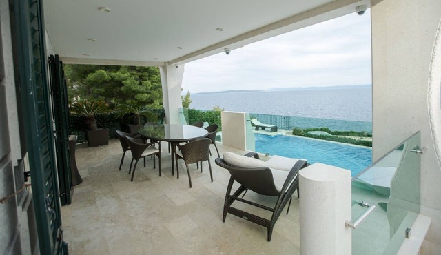 Villa Nedilja WaterFront - 5 Bedroom Villa - Sauna and Spa Room - Gym - Jacuzzi in Split-Dalmatia County