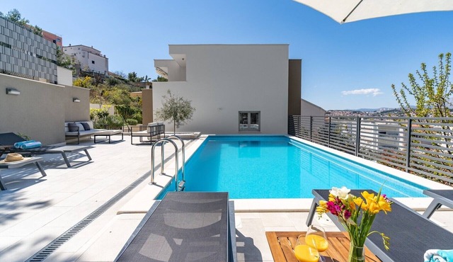 Villa Nina with private 32 sqm heated pool, 5 bedrooms, fun zone, 850m from the beach in Podstrana