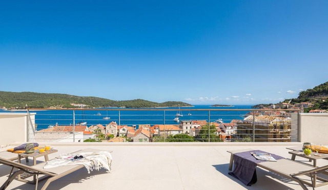 Villa Nisa - Private Pool & Panoramic Sea Views