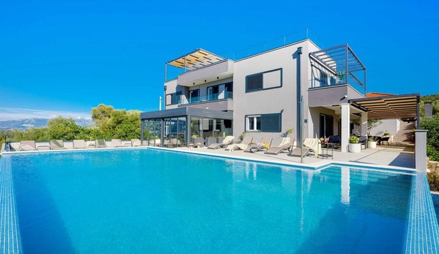 Villa Noir Olivum with Pool