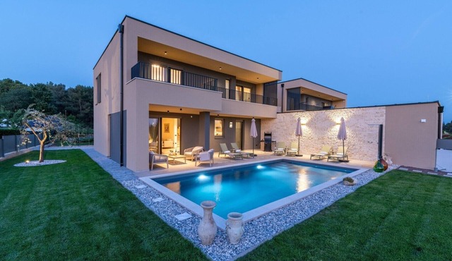 Villa Nona Sonja – Elegant Villa with 3 Bedrooms for 6 Guests, Private Pool and Close to the Sea