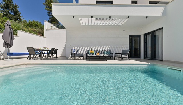Villa Oasis - Five Bedroom Villa with Private Pool