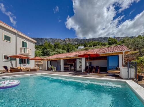 Villa Olive retreat in Krilo