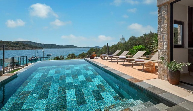 Villa Pax et Bonum - Luxury Seafront Villa with Infinity Pool