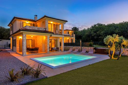 Villa Pinaza B - Luxury Villa with Private Spa & Sunset Views