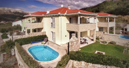 Villa Planina - Idyllisches Ferienhaus mit Pool und Meerblick in Baška - Idyllic Mountain Villa with Pool and Sea View in Baška - Krk