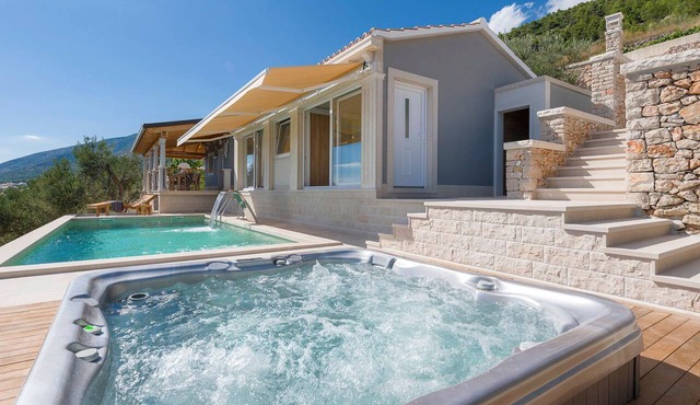 Villa Posa - Two Bedroom Villa, Sleeps 4