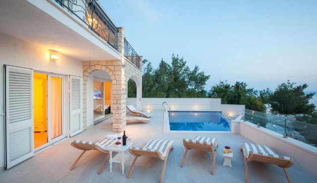 Villa Retro fusion a luxury villa in Tucepi in Tučepi