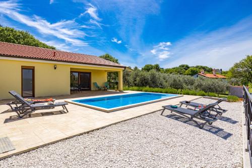 Villa Rok with Private Pool & Sunset Views near Pula in Puntera