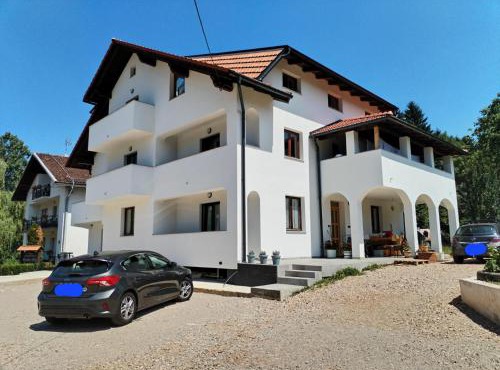 Villa Roko - Gacka apartments in Ličko Lešće