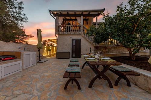 Villa Roko - Luxury Villa 60m from beach! in Ždrelac