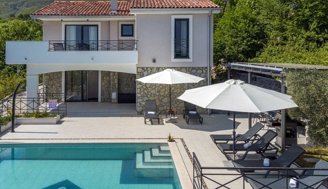 Villa Ruscus-pool Opatija Veprinac by Villas Guide