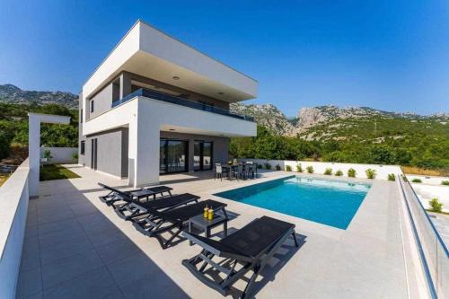 Villa Silente with pool in a quit area in Seline