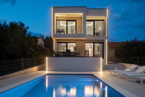 Villa Silvio first row, heated infinity pool in Kožino