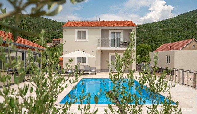 Villa Sky Stone | Heated Pool, Playground in Krstatice