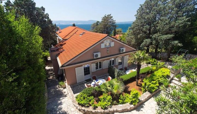 Villa Stefi (30m from the sea) in Novi Vinodolski