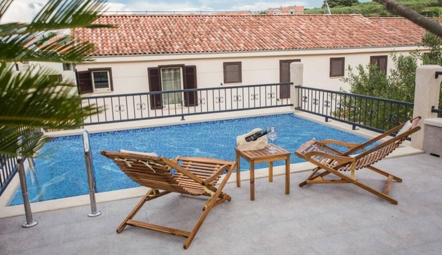 Villa Suzy Lux- Villa with Private Pool in Sutivan
