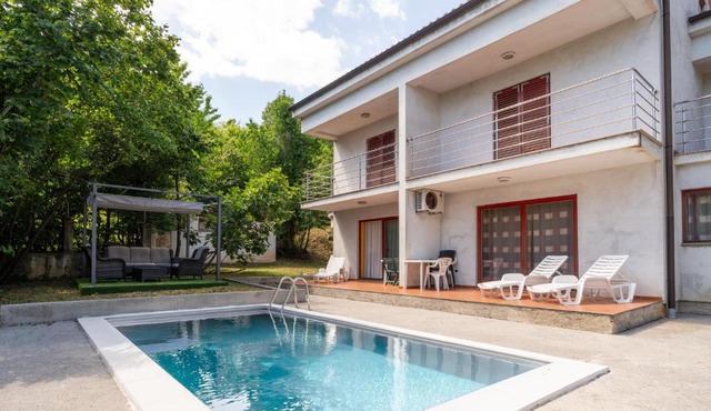 Villa Trafo in Opric