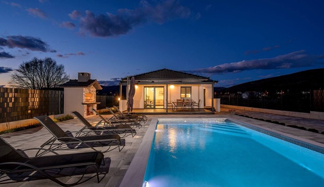 Villa Tranquilla - Peaceful Escape with Heated Pool