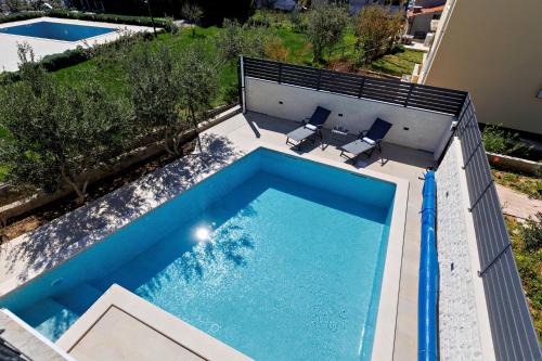 Villa Trapezium - private heated pool & table soccer in Kaštela