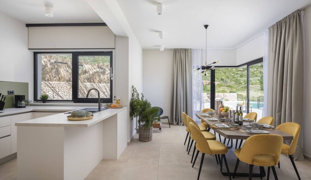 Villa Vendi - Four Bedroom Villa, Sleeps 8 in Komiza