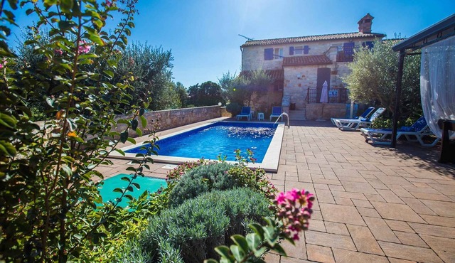 Villa with air conditioning and pool in Poreč