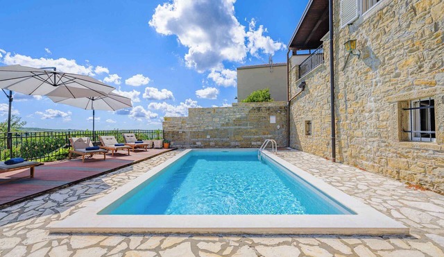 Villa WITH POOL AND GARDEN