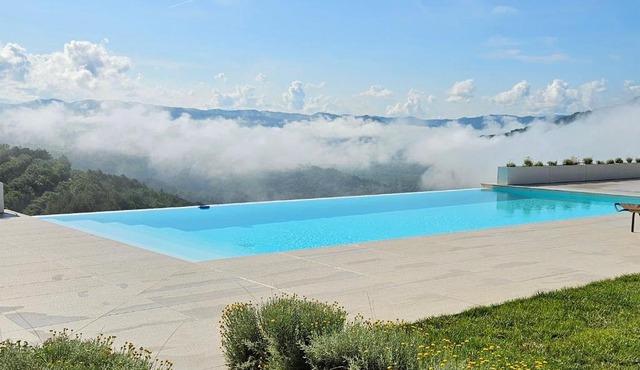 Villa with Private Pool & Lake View near Motovun, Casa Mille Olivi Heritage