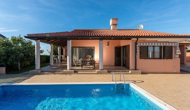 Villa with private pool, sea view and BBQ area, Buje-Istria in Buje