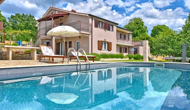 Villa with swimming pool, playground and garden kitchen