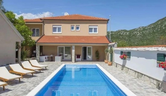 Villa Zara with heated Hydromassage-Pool in Vrgorac