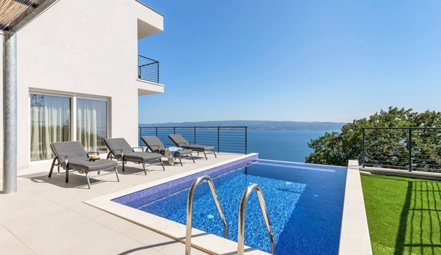 Villa Zlata - Four Bedroom Villa, Sleeps 8