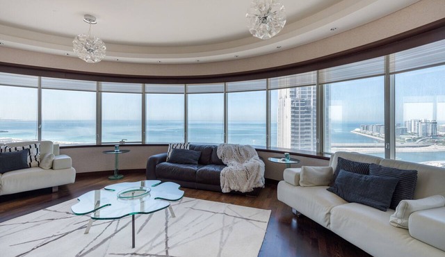 Vivacious 4BR With Sea & Marina View in Dubai