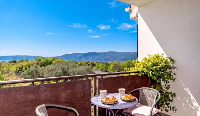 Wabi Sabi Apt4 Pool & Sea View, Brzac, Croatia