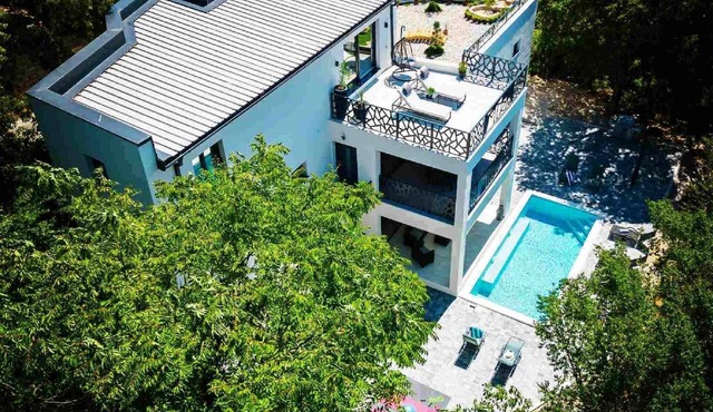 Wellness Villa- Four Bedroom Villa with Swimming pool