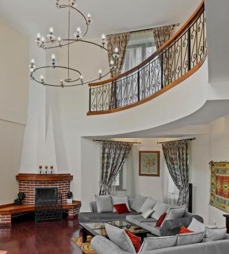 Wine Cellar Villa with Beautiful Garden in Sinaia - Busteni in Poiana Tapului