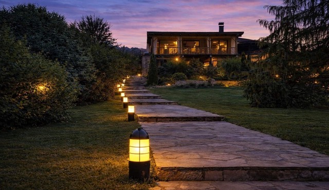 Winter Belgrade Villa · Private Estate · Garden & Yard · Taverna · BBQ · Parking in Belgrade