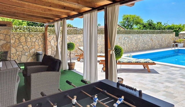 Wonderful private villa for 5 people with private pool, internet, A/C, TV, patio and pets allowed