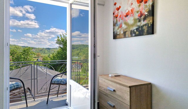 Wonderful private villa for 7 people with WIFI, hot tub, TV, patio, pets allowed and panoramic v.