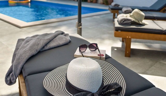 Wonderful private villa for 8 guests with A/C, private pool, hot tub, WIFI, TV and terrace
