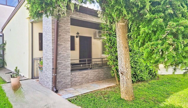 Wonderful private villa for 4 guests with WIFI, A/C, TV, terrace and pets allowed