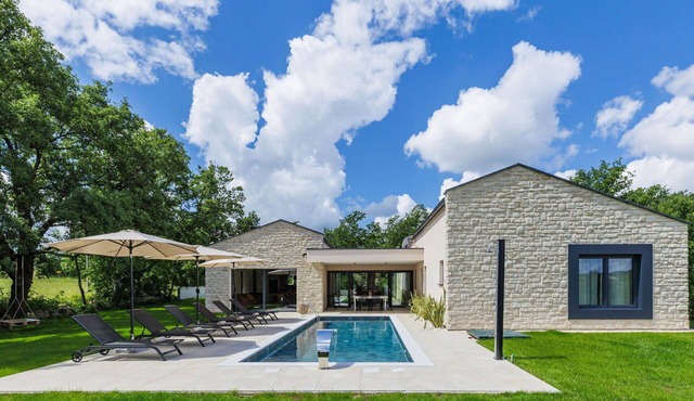 Wonderful private villa for 6 people with private pool, WIFI, A/C, TV and terrace